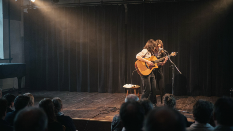 Les Frangines: comment un duo acoustique construit son identité