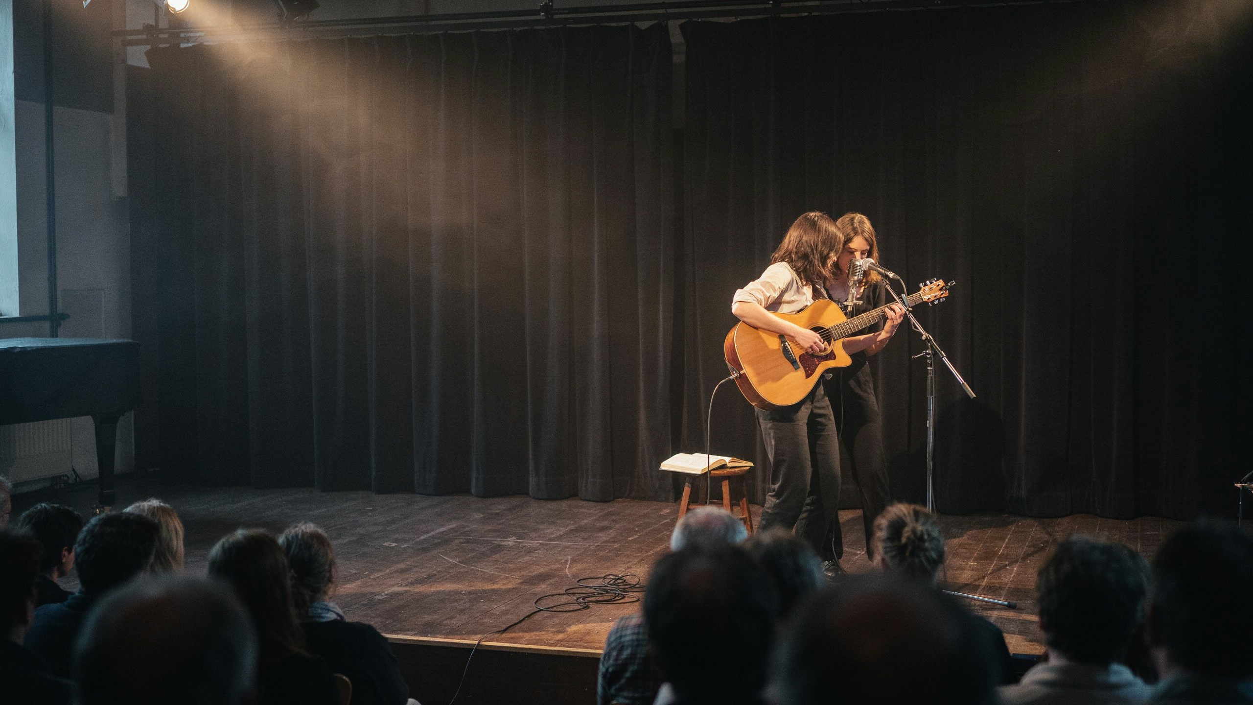 Les Frangines : comment un duo acoustique construit son identité