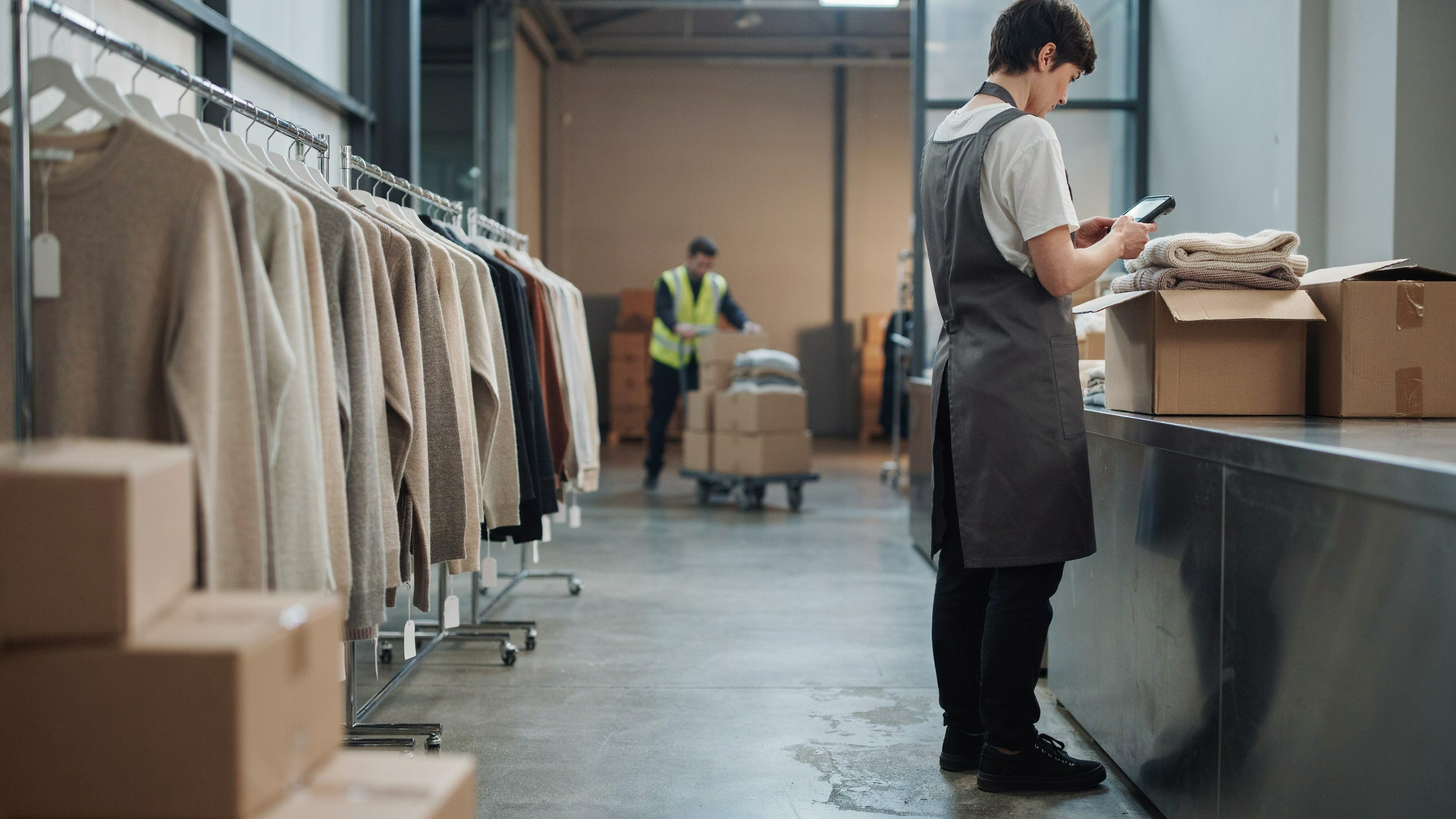 Schéma éditorial reliant données de magasin, design et chaîne logistique de mode