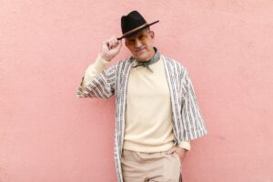 Trois accessoires pour renouveler une tenue simple