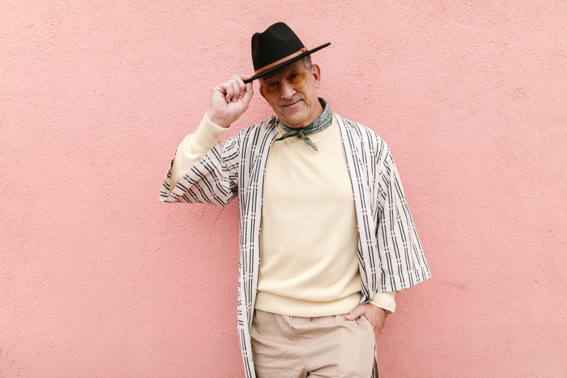 Trois accessoires pour renouveler une tenue simple