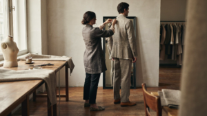 Au cinéma, le costume dessine un personnage avant ses mots
