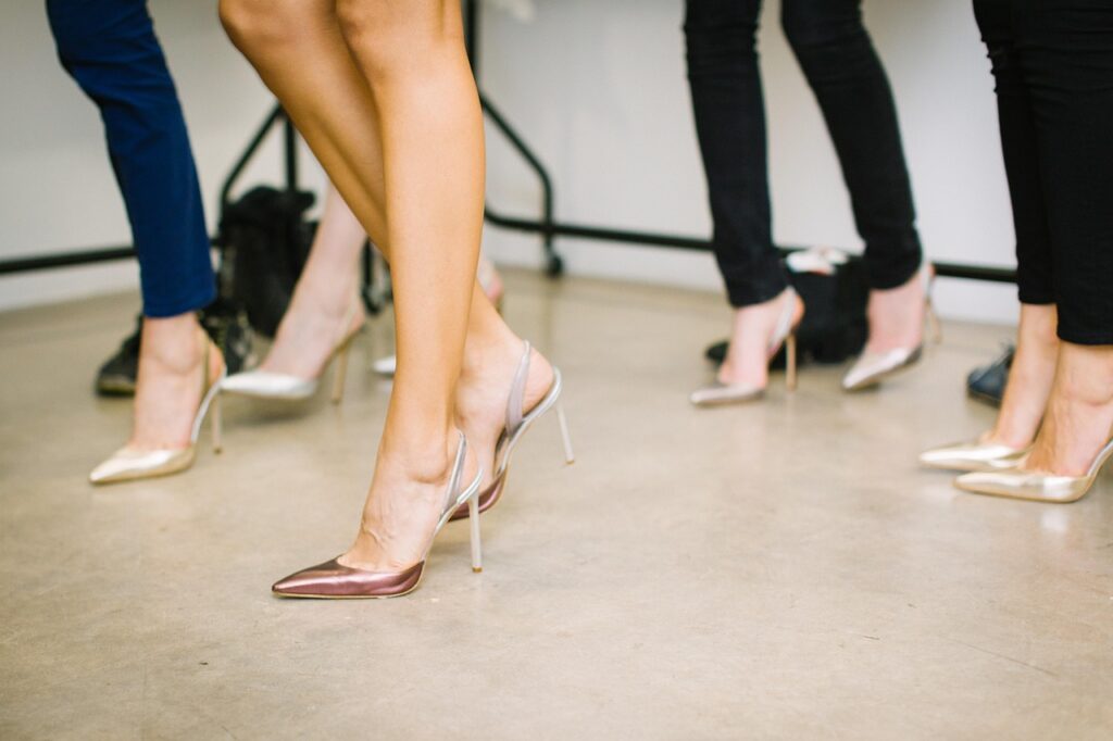 Slingbacks et chaussettes : comment choisir la maille, de Prada au trottoir, d’après Vogue
